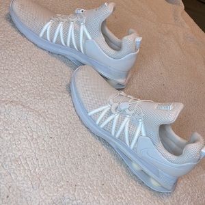 White Nike Shox 10.5